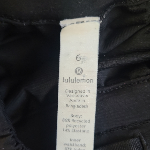 Lululemon Black Tracker Short - Picture 5 of 5